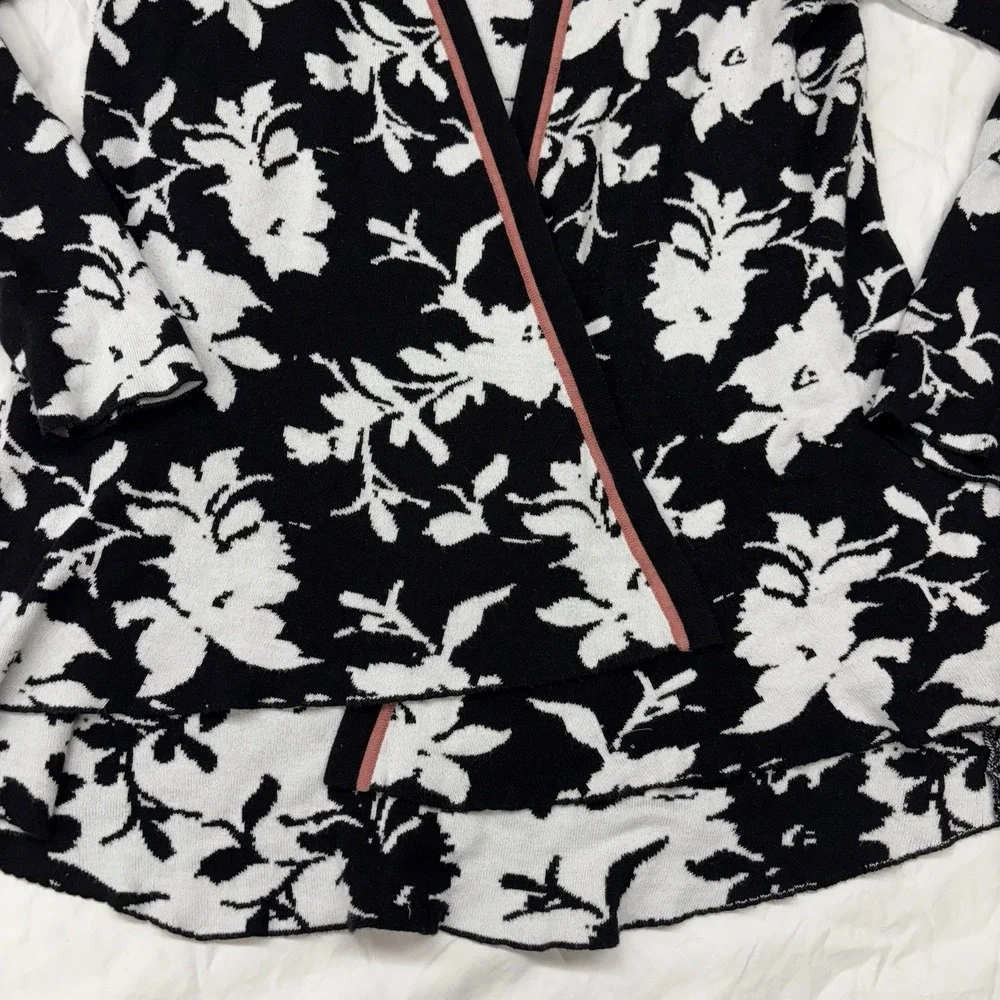 Belldini Women's Black White Floral Cardigan‎ Sweater Open Front Size Large LS